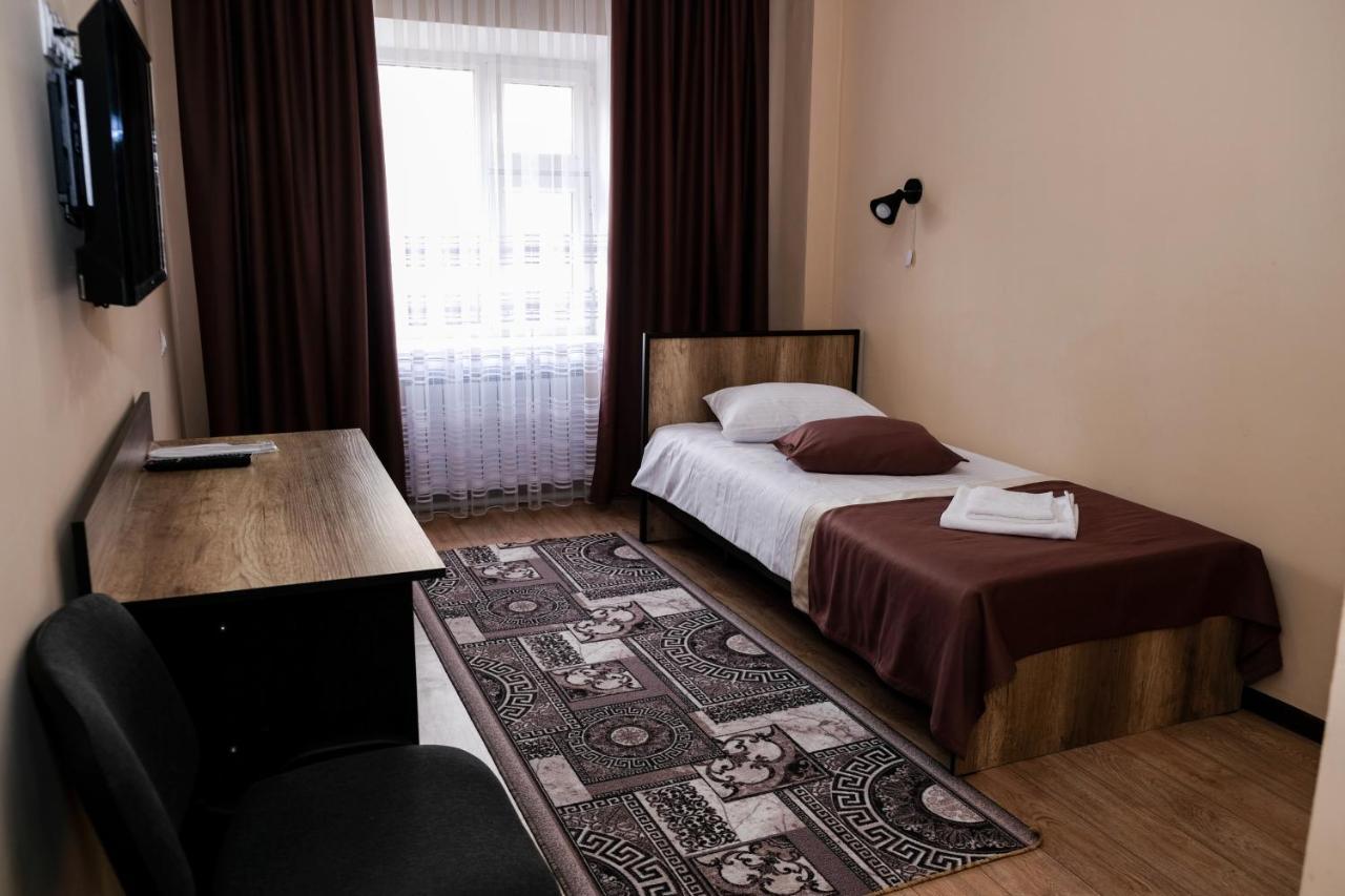Orient Hotel Oş Exterior foto